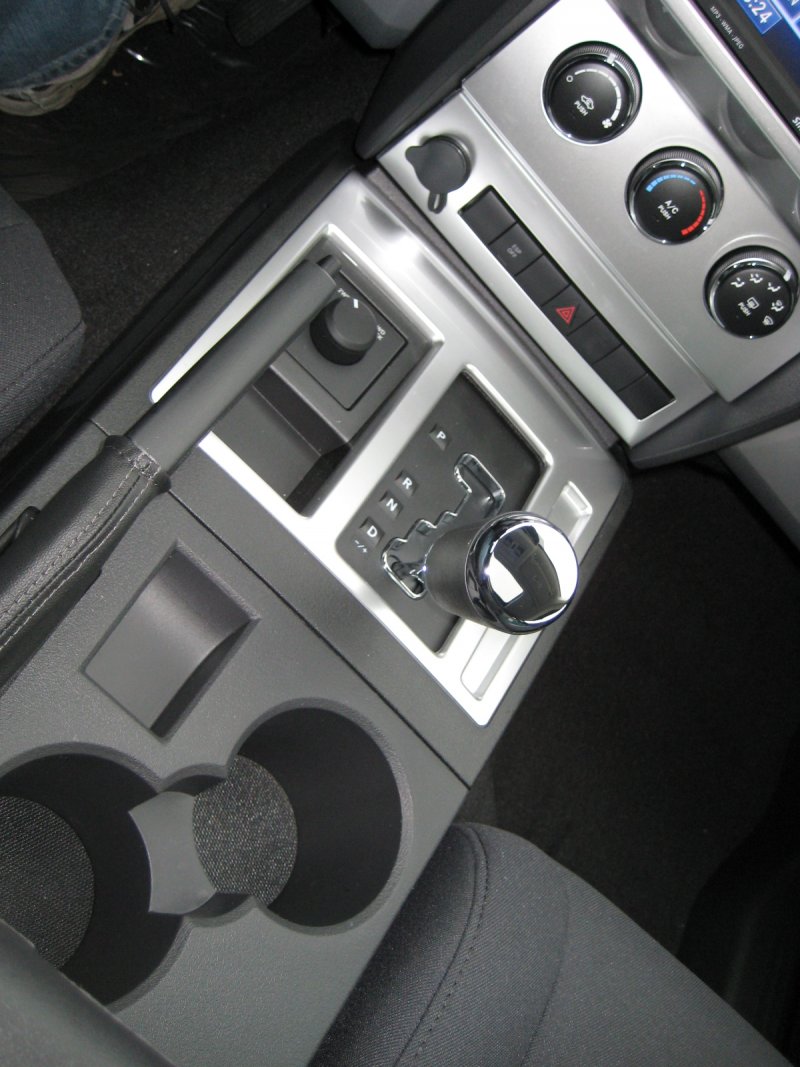 Dodge Nitro салон