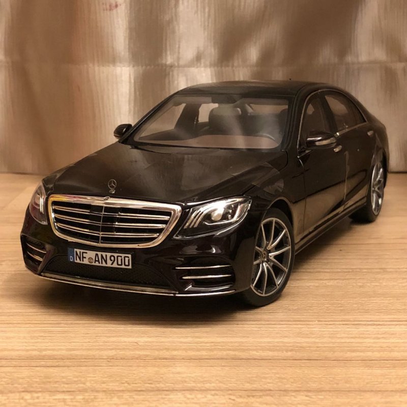 Чёрный Mercedes-Benz s-klasse м888кс39