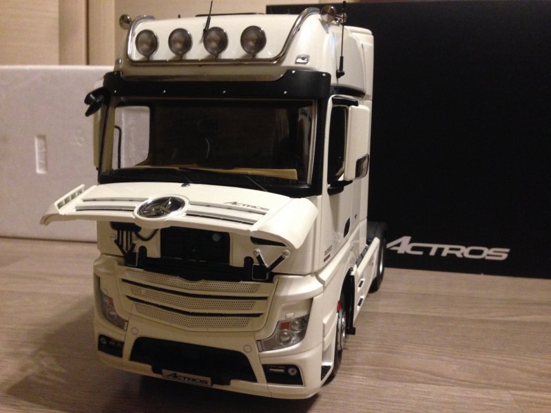 Actros 1/18