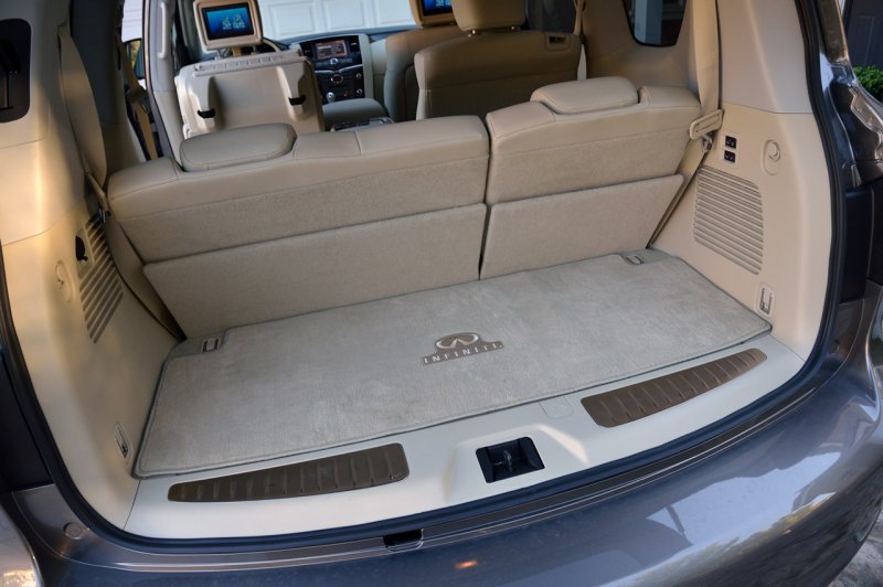 Черный джип Инфинити qx56