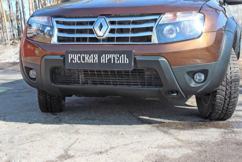 Накладка на передний бампер Renault Duster
