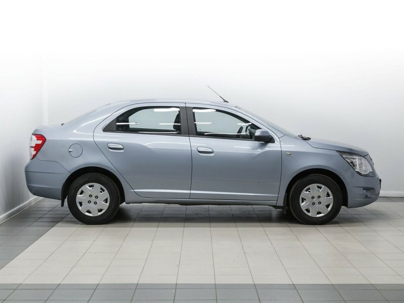 Chevrolet Cobalt серый