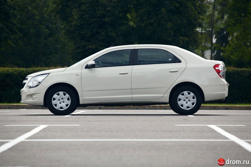 Chevrolet Cobalt сбоку