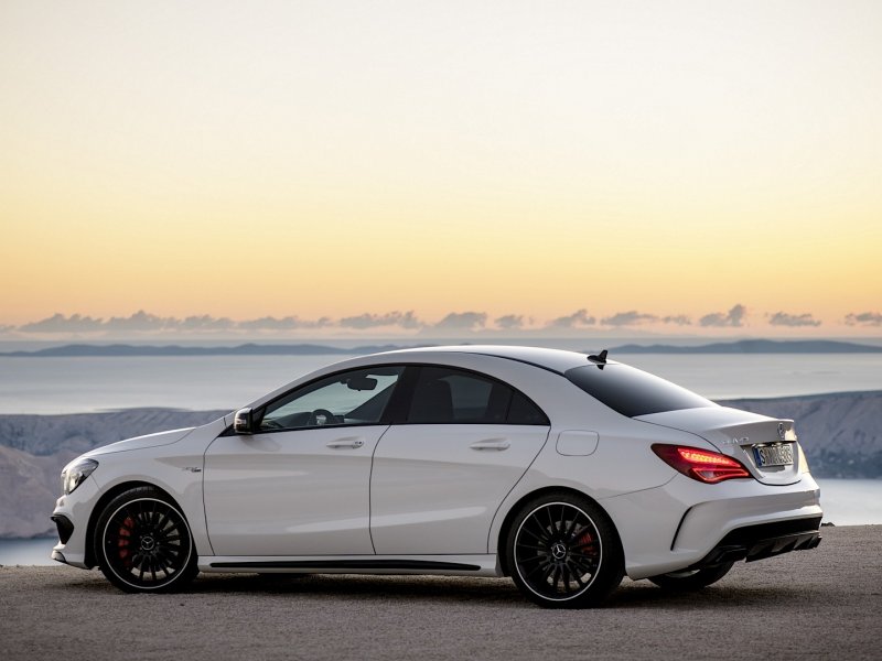 Мерседес-Бенц CLA 45 AMG