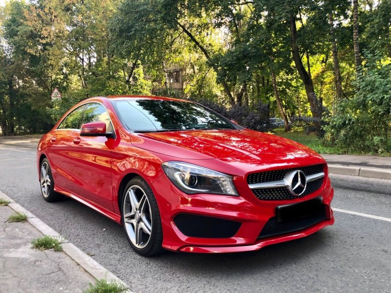 Мерседес CLA 200 красный