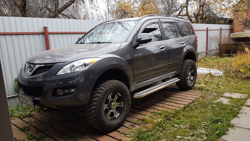 Белый Хавал н5 и черный рядом