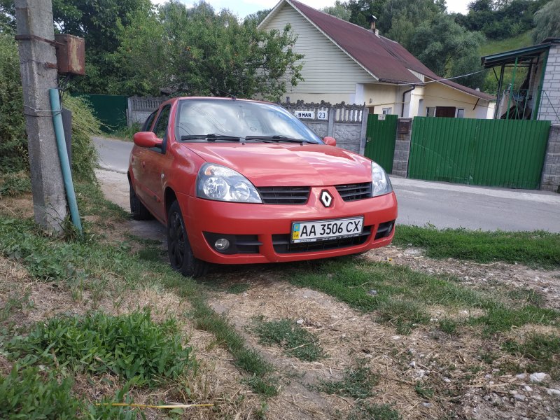 Рено Симбол красная