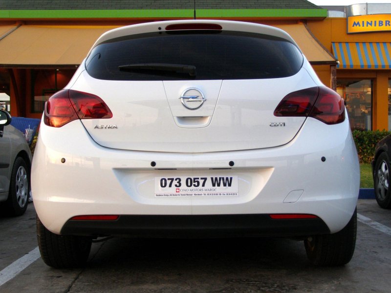 Opel Astra j 2011 зад