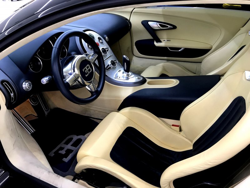 Bugatti Veyron Limited Edition салон