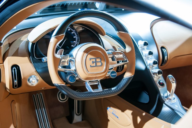 Bugatti Chiron 2021 салон