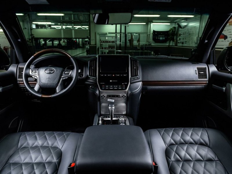 Toyota Land Cruiser 2016 салон