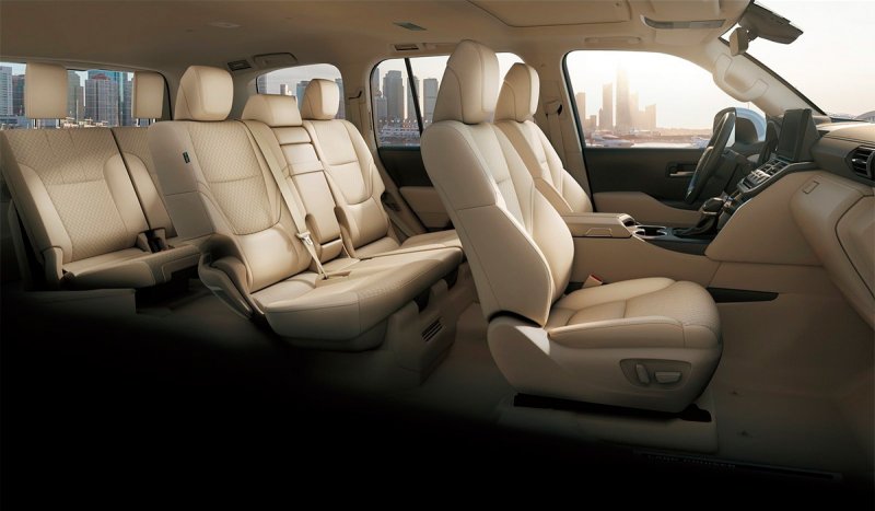 Toyota Land Cruiser 300 салон 2022