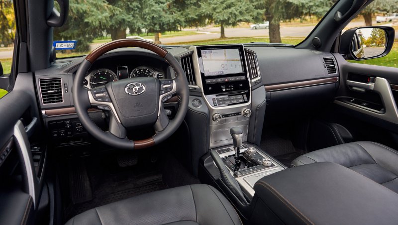Toyota Land Cruiser 300 2021 салон