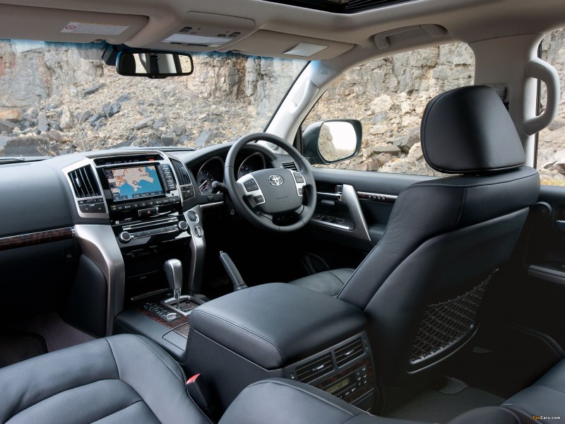 Toyota Land Cruiser v8 салон