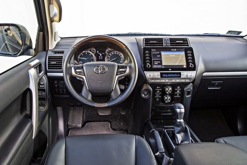 Тойота Land Cruiser LC 300 салон