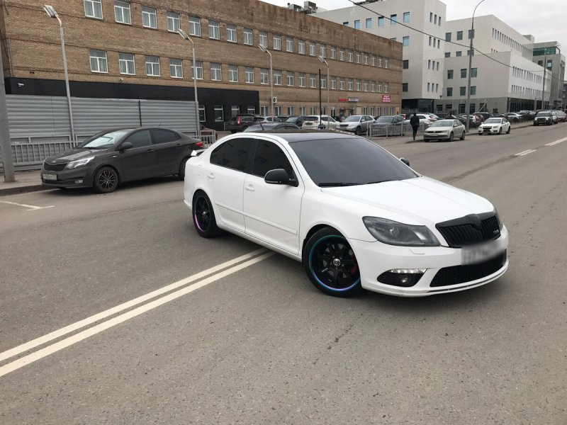 Skoda Octavia a5 RS белая