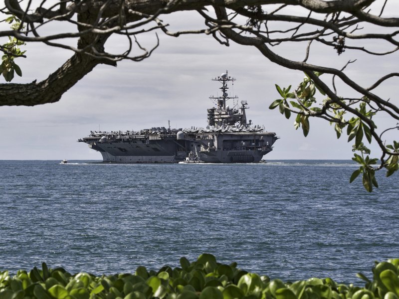Десантный корабль ВМС США Форт МАКГЕНРИ