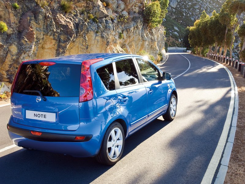 Nissan Note 1 поколение