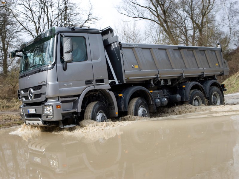 Mercedes Benz полноприводный самосвал