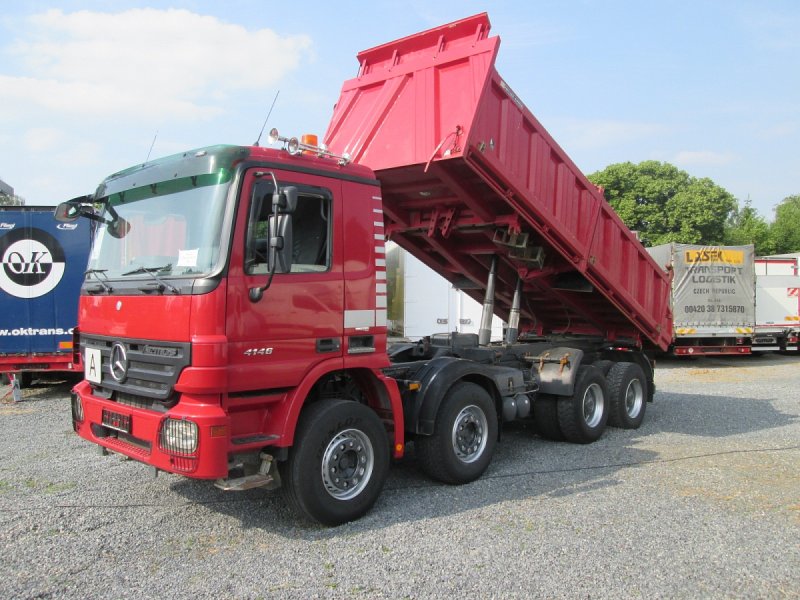 Самосвал Mercedes-Benz Actros 8х4