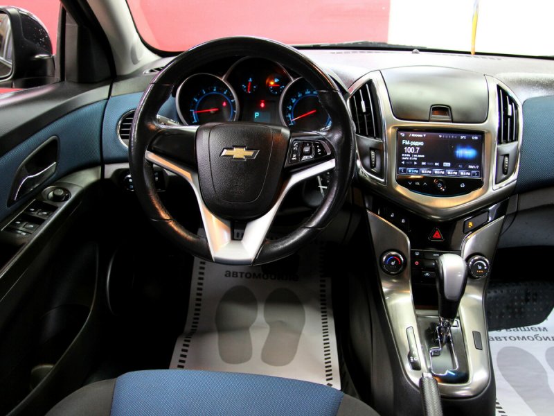 Chevrolet Cruze 2014 черный с бантиком