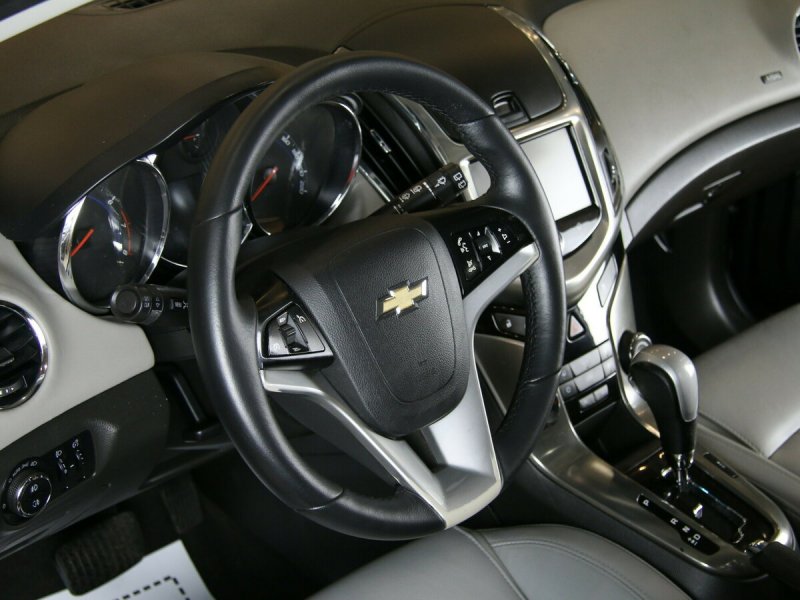 Шевроле Круз 1.8 автомат комплектации