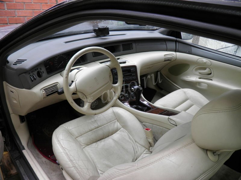 Lincoln Mark VIII Interior