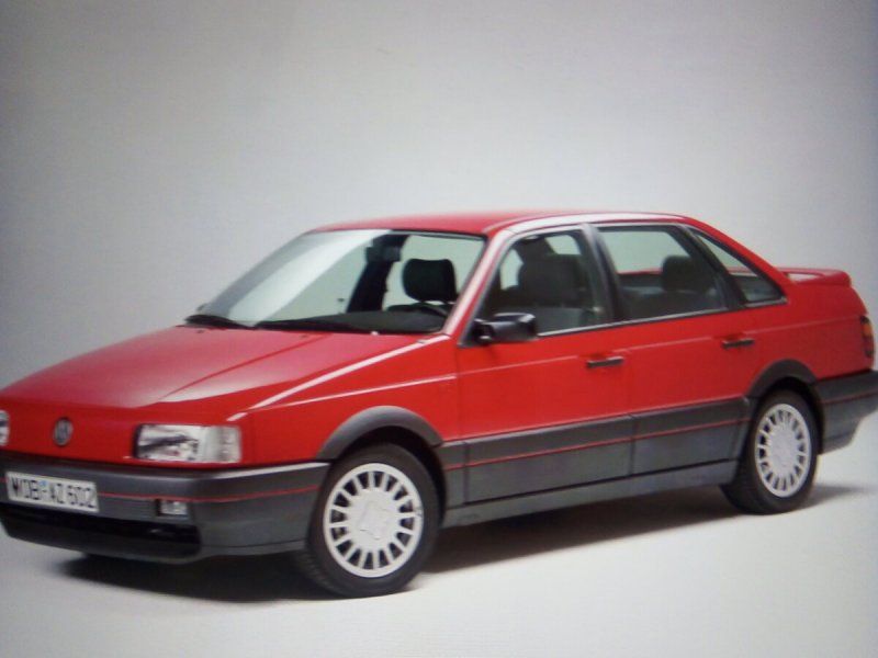 Запчасти на Фольксваген Пассат б3 седан 90 г в Москве