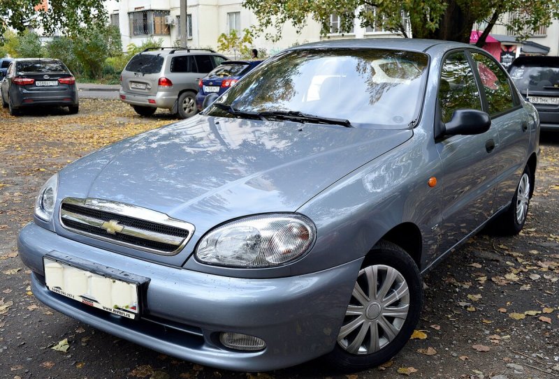 Chevrolet lanos серебристый