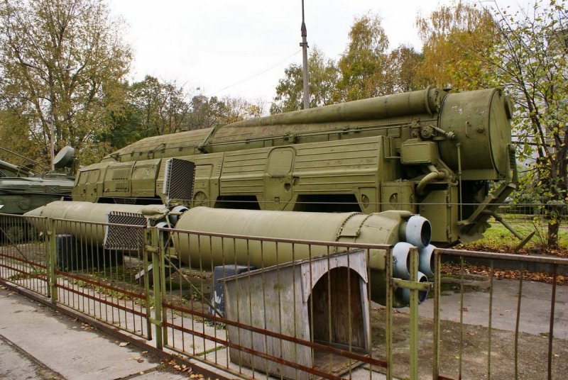 Ракетный тягач МАЗ 543