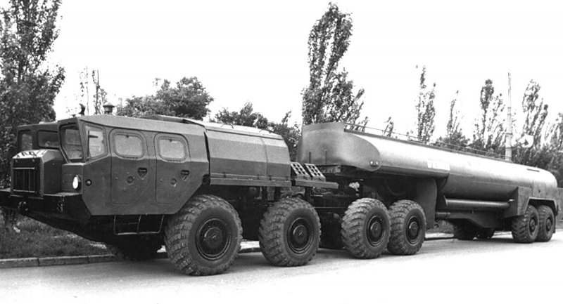 МАЗ военный тягач 543