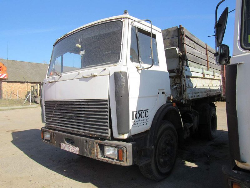 Самосвал МАЗ 555102
