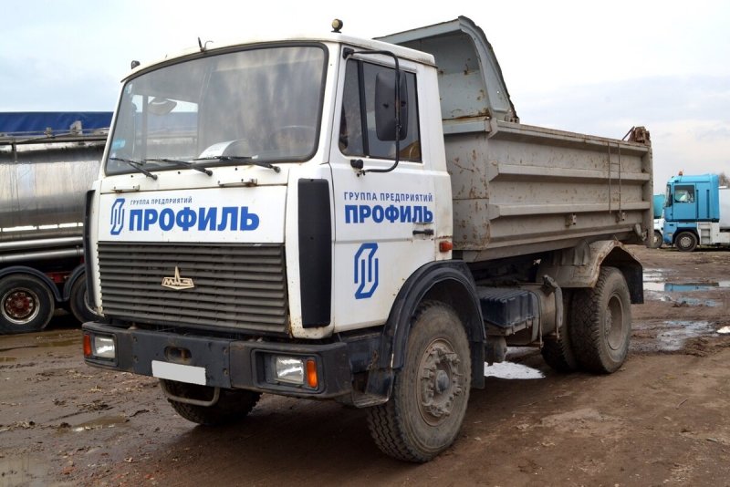 Самосвал МАЗ 555102