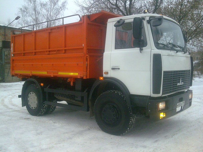 Самосвал МАЗ 555102