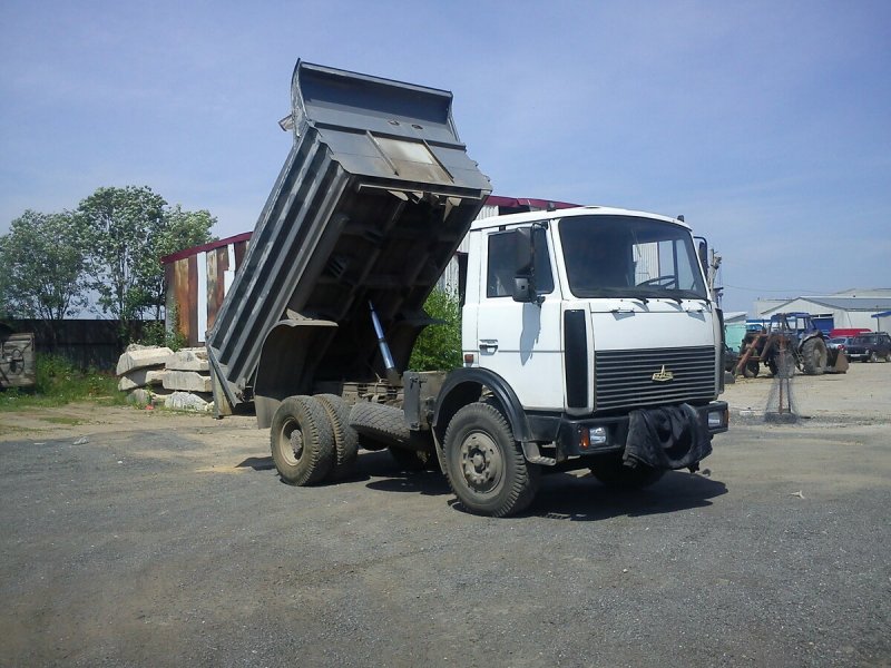 Самосвал МАЗ 555102