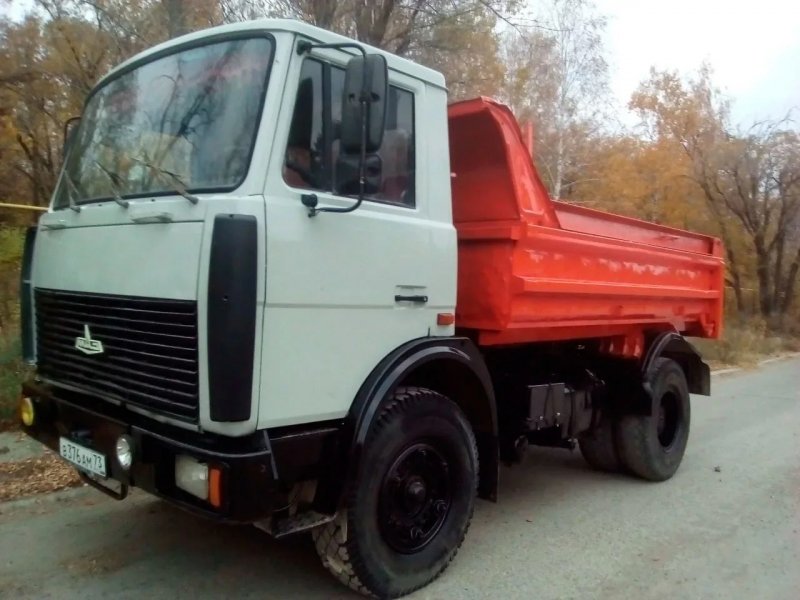 Самосвал МАЗ 555102