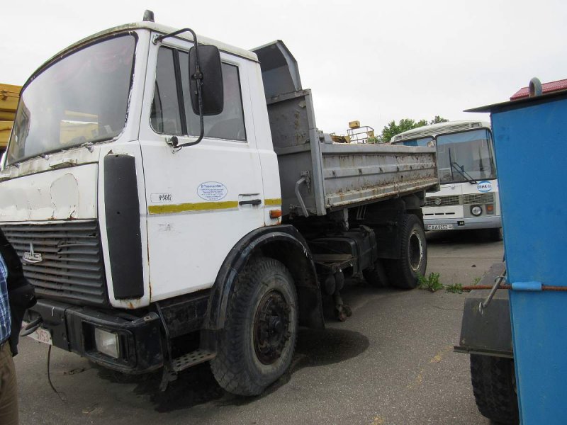 Самосвал МАЗ 555102