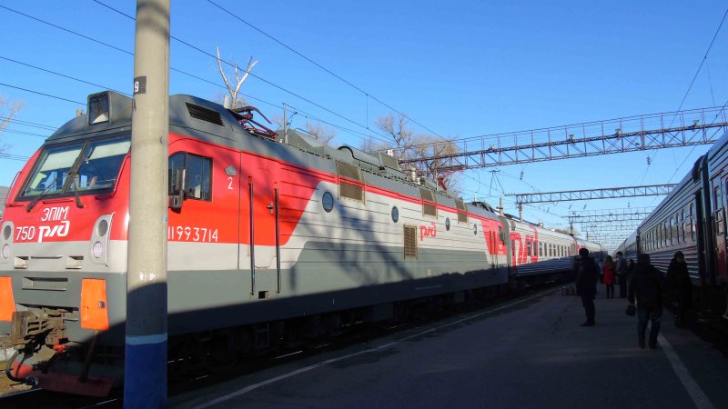 Поезд СПБ Адлер