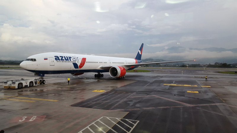 Azur Air 737-800