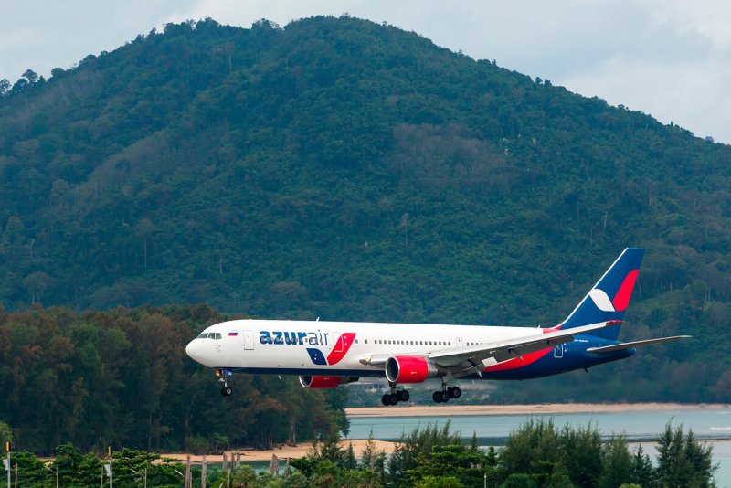 Самолёт Азур Эйр 767-300