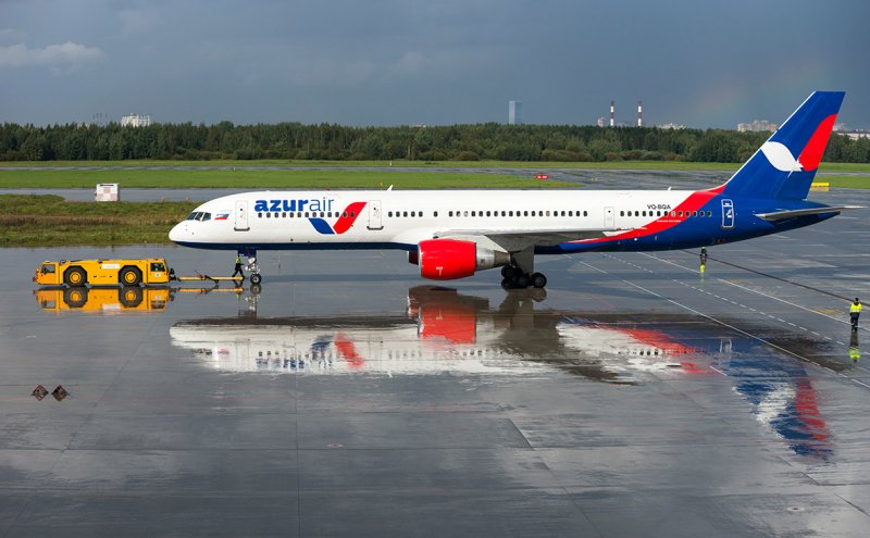 Azur Air Бомбардье