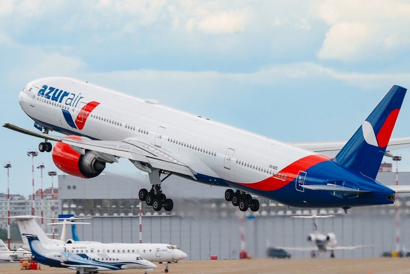 Боинг 777-300ер Азур