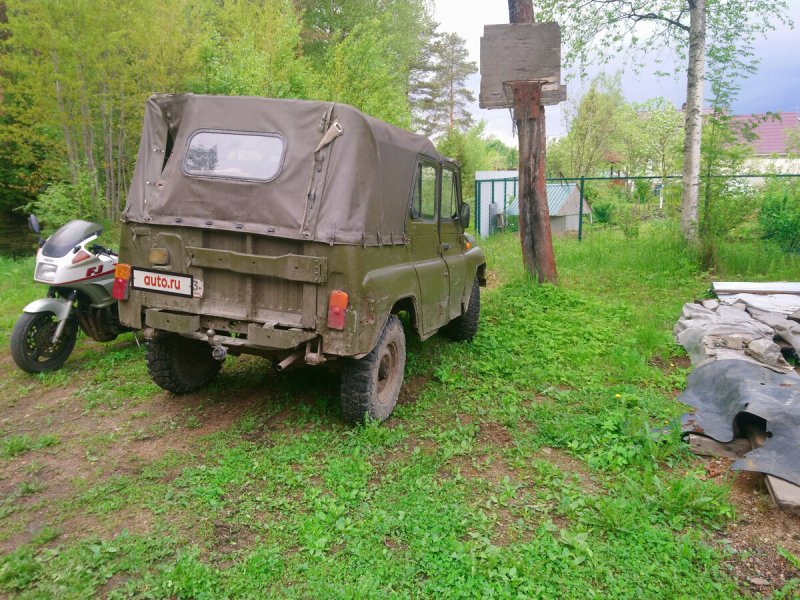 УАЗ-469 внедорожник вид сзади
