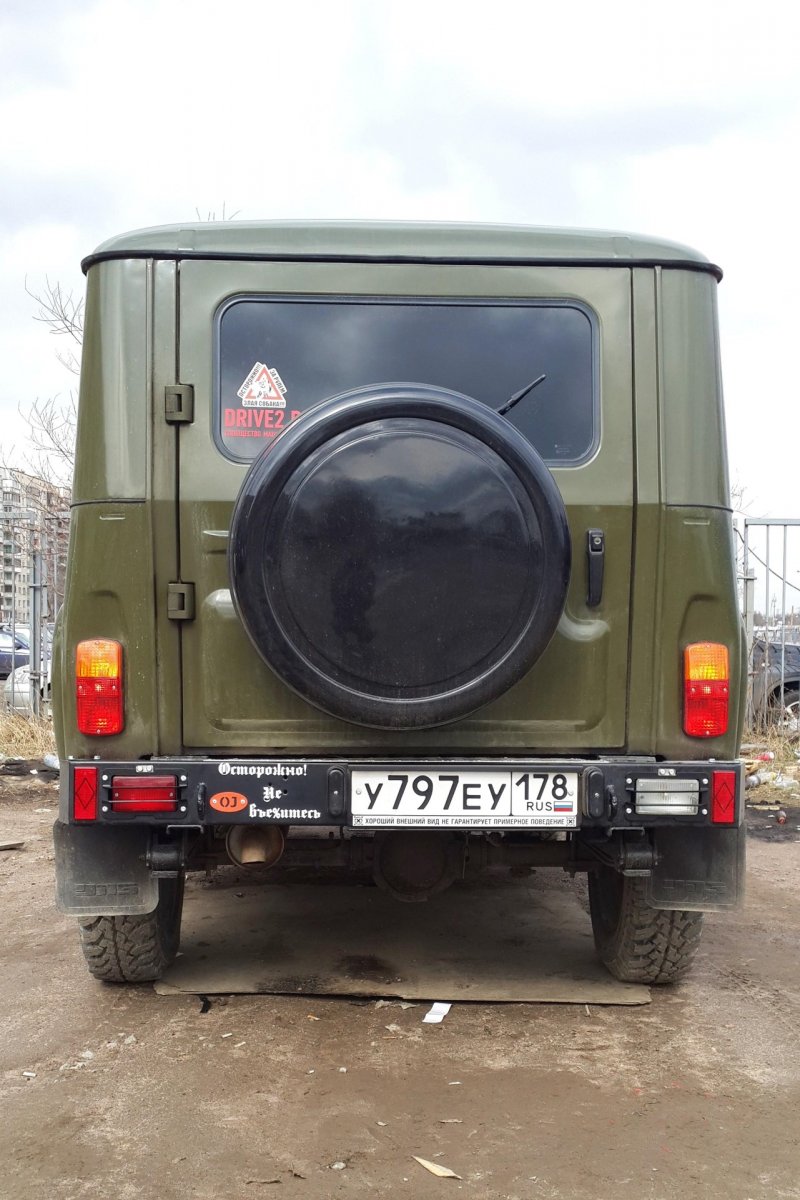 УАЗ 31512 вид сзади