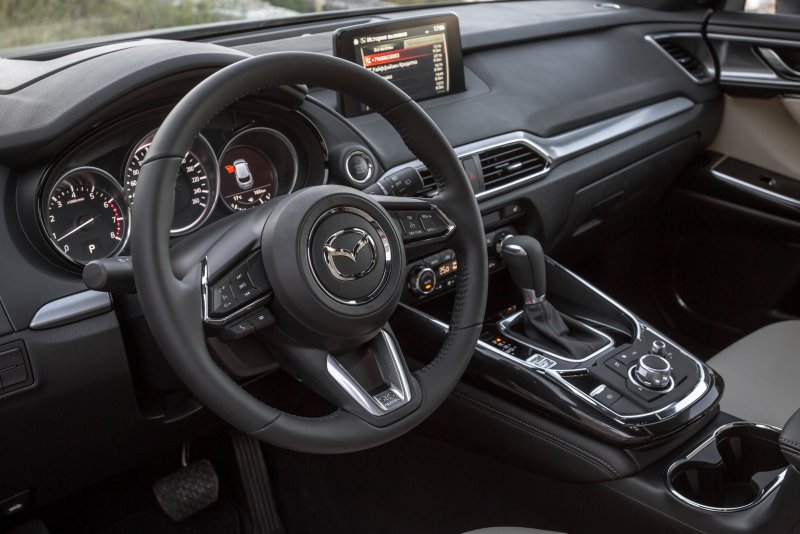 Mazda CX-9 2017 салон