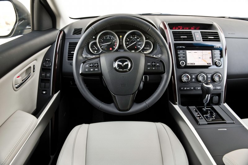 Mazda cx9 белый салон