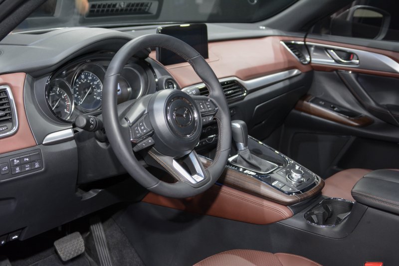 Mazda CX 9 салон