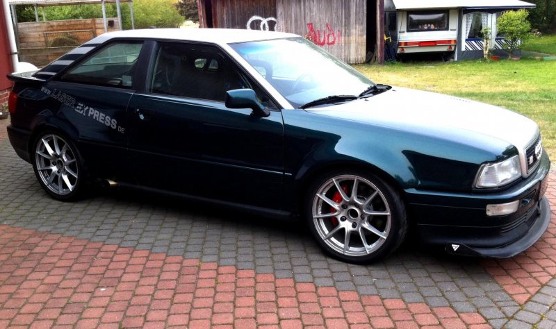 Audi s2 красная
