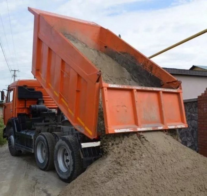 КАМАЗ 65115 С черноземом