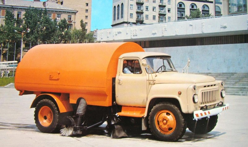 Подметально-уборочная машина ко-304